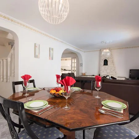 Beautiful 3 Bedroom * Callao Salvaje